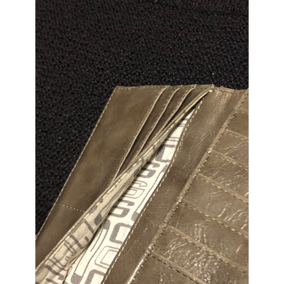 Guess Wallet - Picture 6 of 8